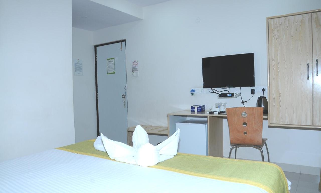 Hotel Pratz Inn Hyderabad Exterior foto